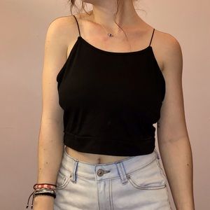 Cropped black tank top